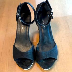 Women’s shoes US Size 8.5